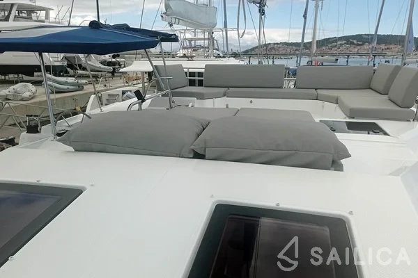 Elba 45 - Yacht Charter Sailica