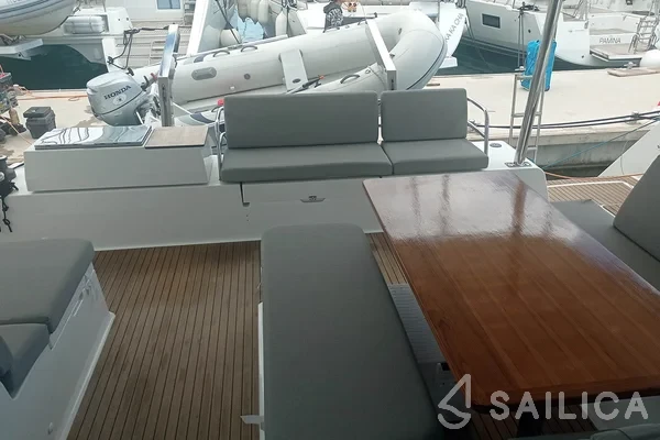 Elba 45 - Yacht Charter Sailica
