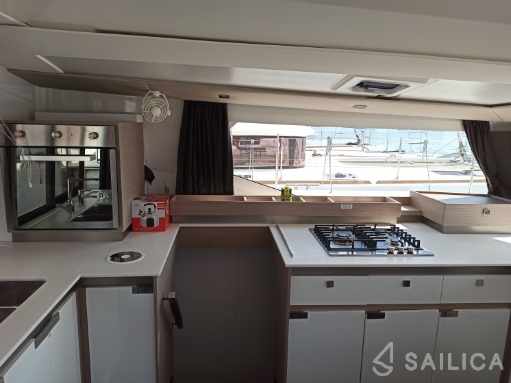 Elba 45 - Yacht Charter Sailica