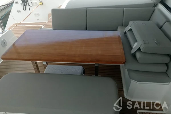 Elba 45 - Yacht Charter Sailica