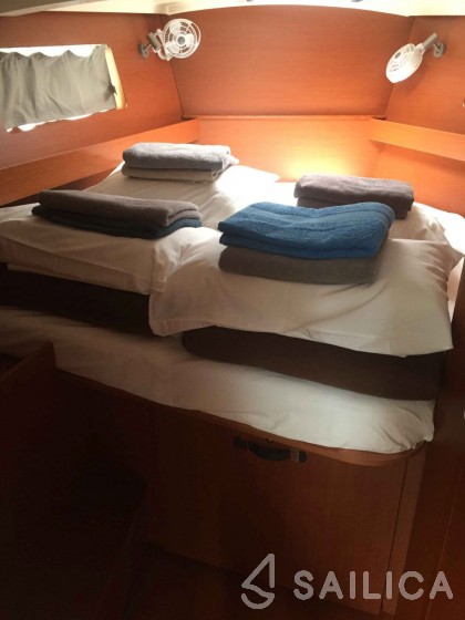 Oceanis 41.1 - Yacht Charter Sailica