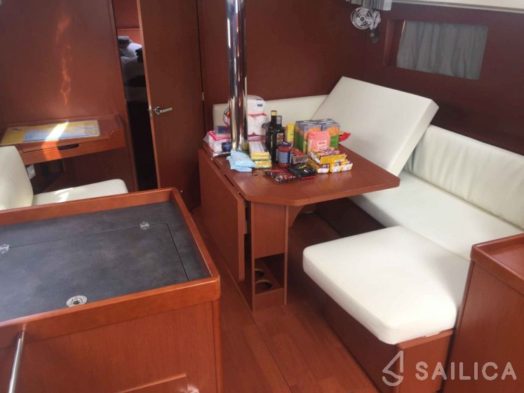 Oceanis 41.1 - Yacht Charter Sailica