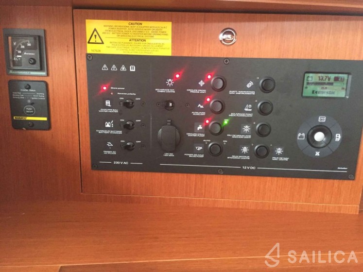 Oceanis 41.1 - Yacht Charter Sailica