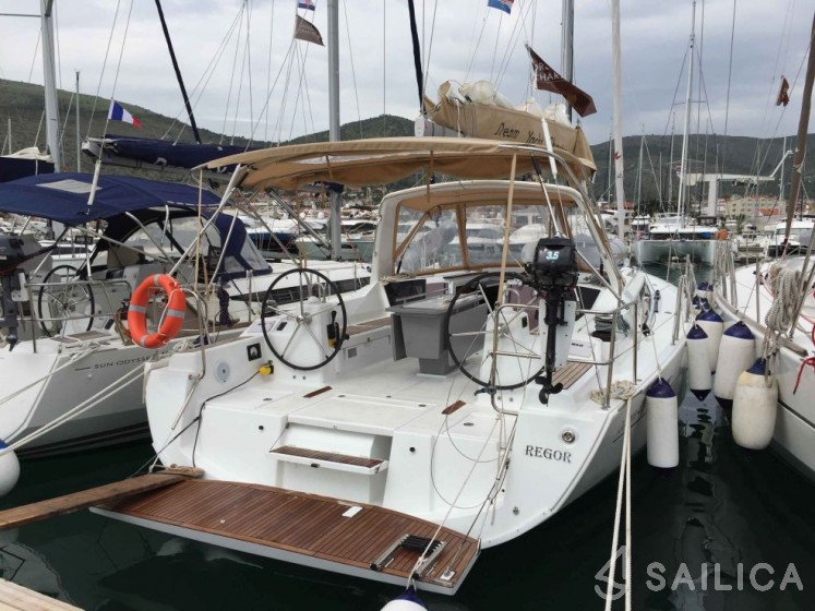 Oceanis 41.1 - Yacht Charter Sailica