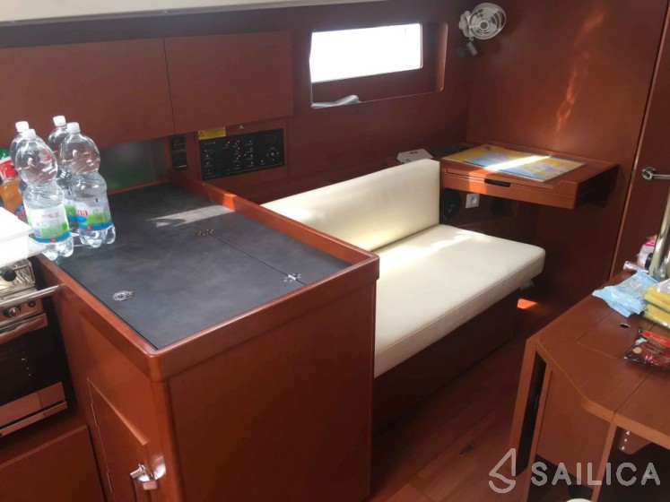 Oceanis 41.1 - Yacht Charter Sailica