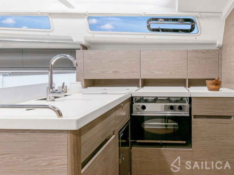 Hanse 388 - Yacht Charter Sailica