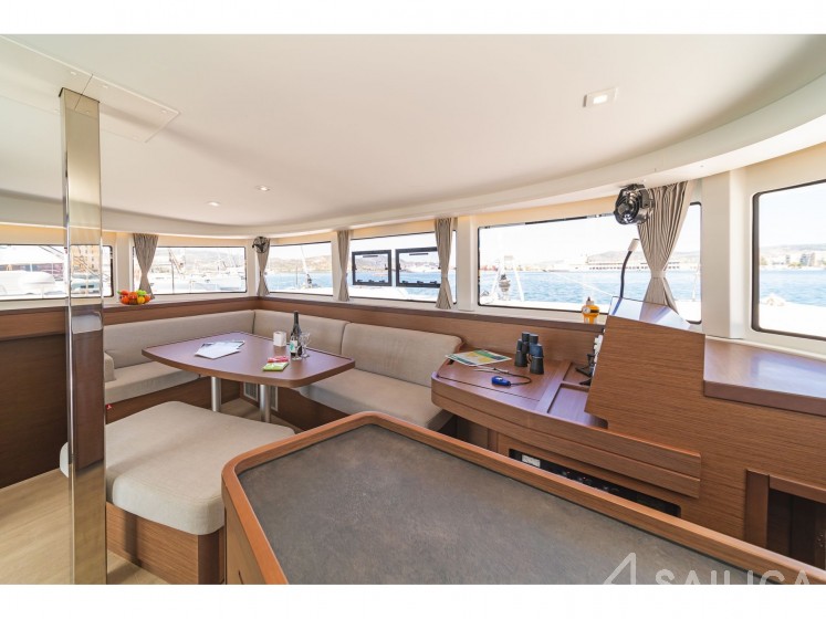 Lagoon 42 - Yacht Charter Sailica