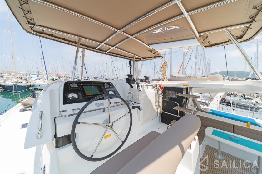 Lagoon 42 - Yacht Charter Sailica