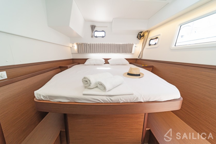 Lagoon 42 - Yacht Charter Sailica