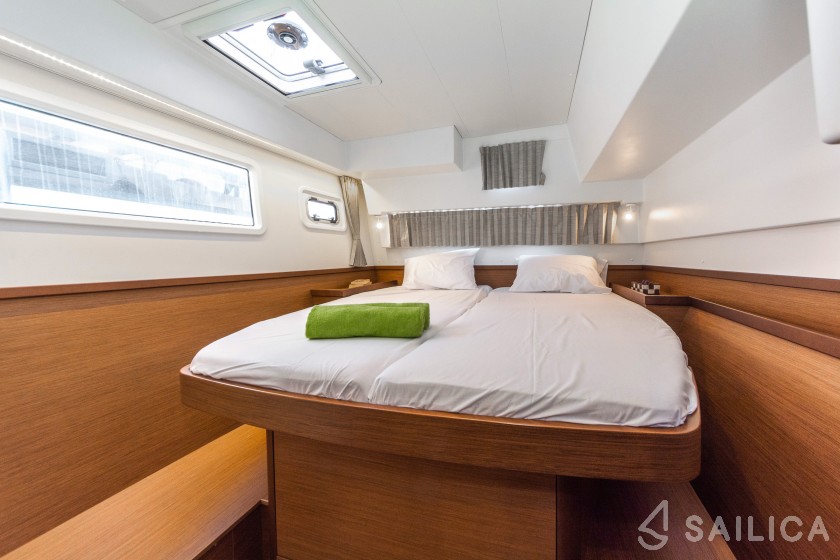 Lagoon 42 - Yacht Charter Sailica