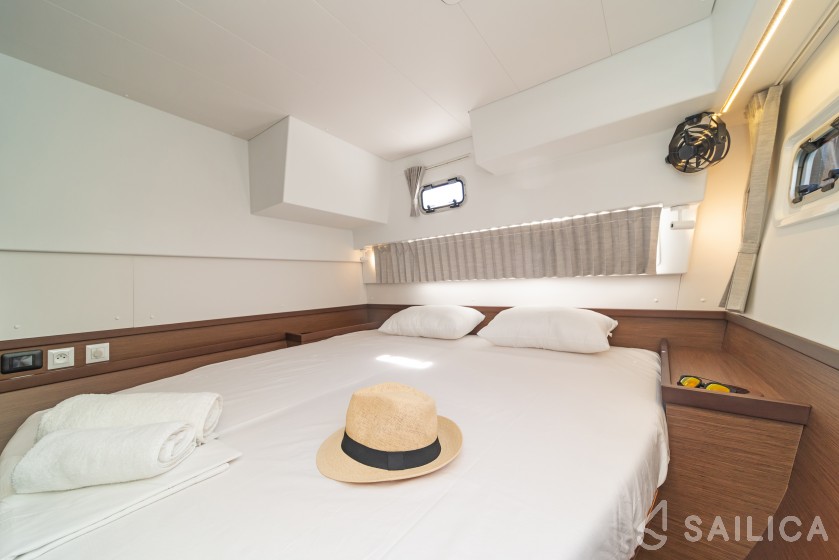 Lagoon 42 - Yacht Charter Sailica
