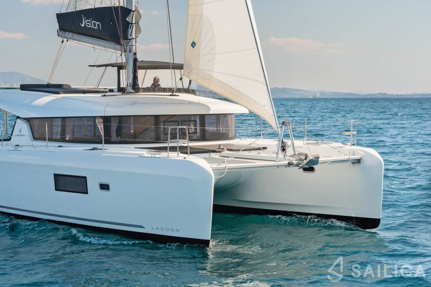 Lagoon 42 - Yacht Charter Sailica