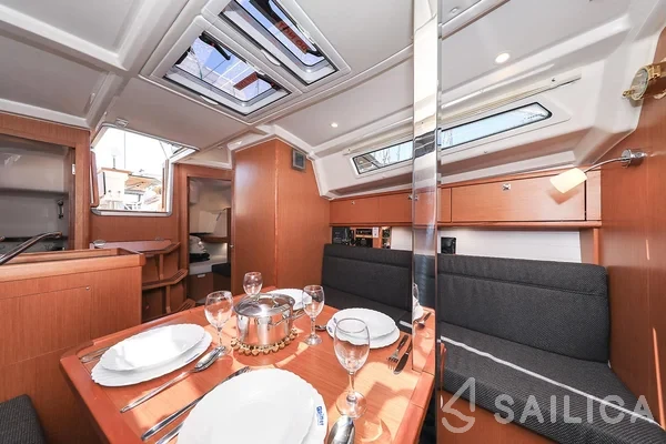 Bavaria 34 Cruiser - Yacht Charter Sailica