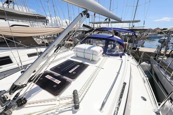 Bavaria 34 Cruiser - Yacht Charter Sailica