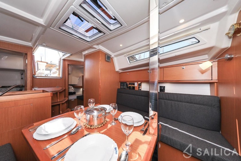 Bavaria 34 Cruiser - Yacht Charter Sailica