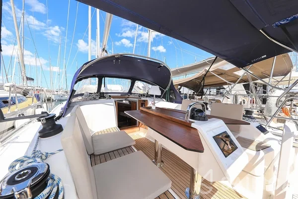 Bavaria 34 Cruiser - Yacht Charter Sailica