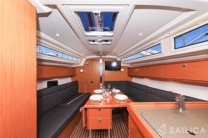 Bavaria 34 Cruiser - Yacht Charter Sailica
