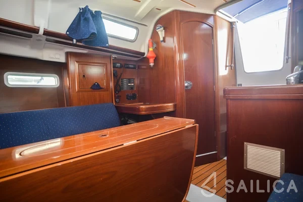 Oceanis 323 Clipper - Yacht Charter Sailica