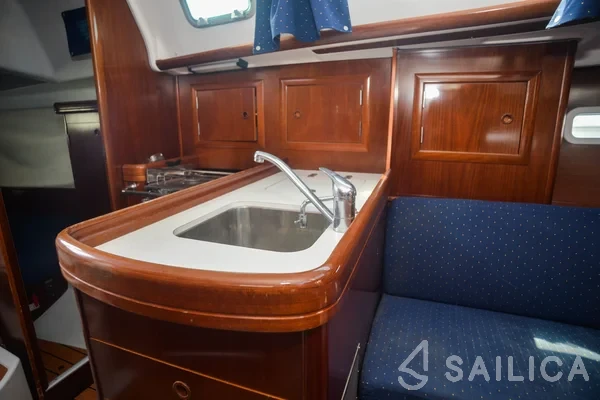 Oceanis 323 Clipper - Yacht Charter Sailica