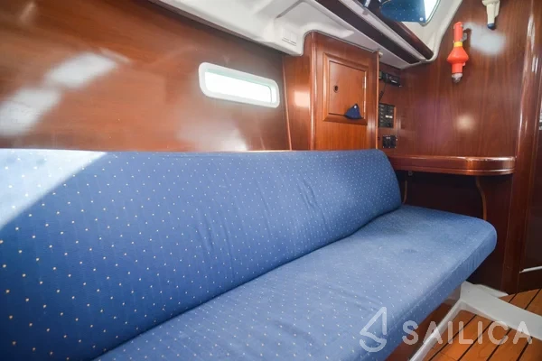 Oceanis 323 Clipper - Yacht Charter Sailica