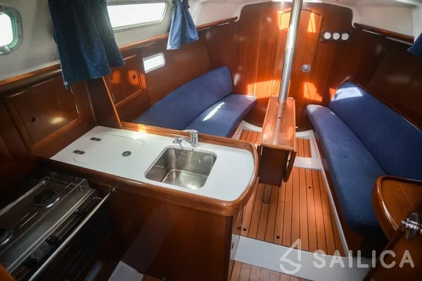 Oceanis 323 Clipper - Yacht Charter Sailica