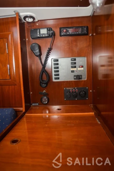 Oceanis 323 Clipper - Yacht Charter Sailica