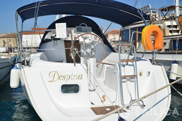 Oceanis 323 Clipper - Yacht Charter Sailica