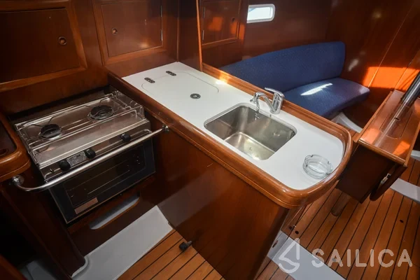 Oceanis 323 Clipper - Yacht Charter Sailica
