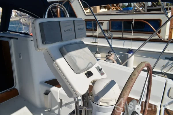 Oceanis 323 Clipper - Yacht Charter Sailica