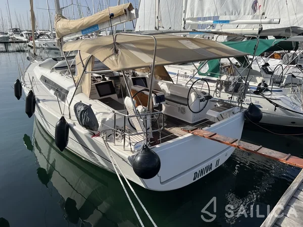 Dufour 382 GL - Yacht Charter Sailica