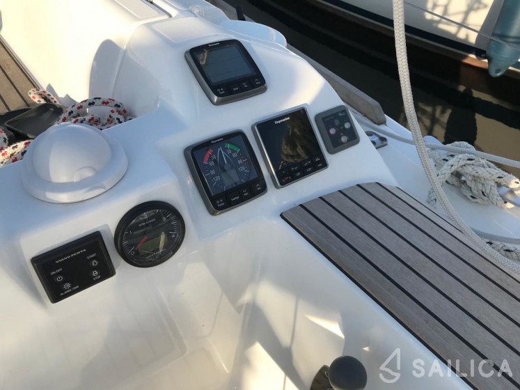 Dufour 382 GL - Yacht Charter Sailica
