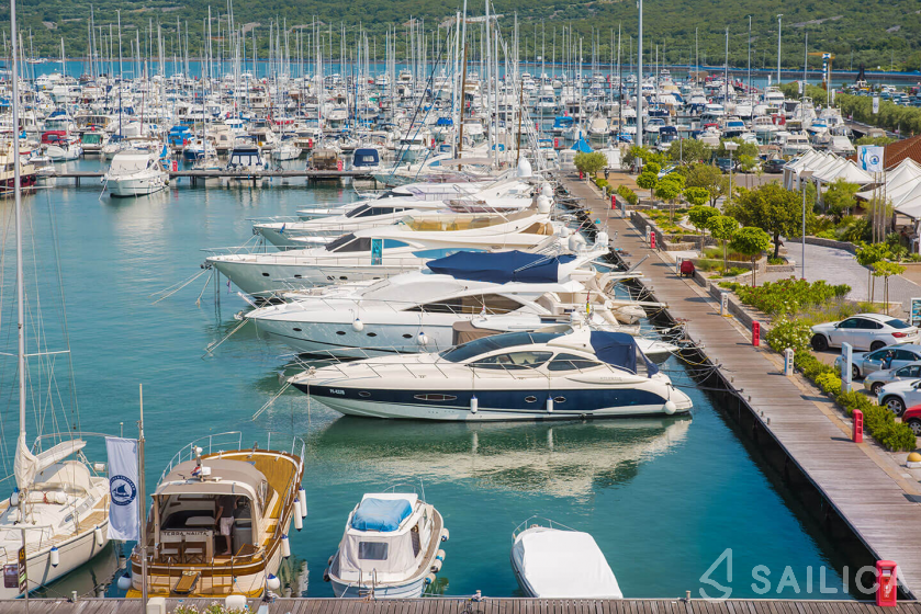 Dufour 382 GL - Yacht Charter Sailica
