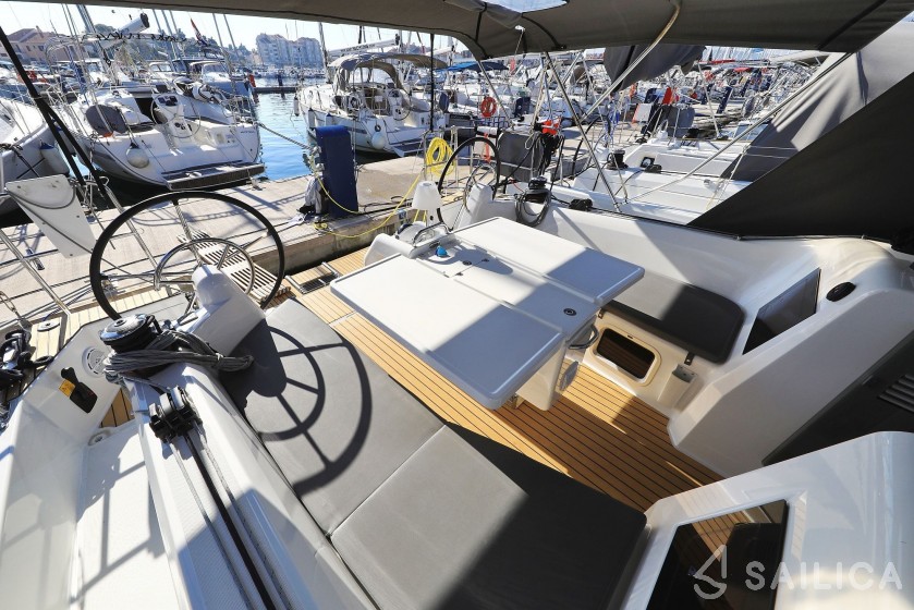 Sun Odyssey 410 - Yacht Charter Sailica