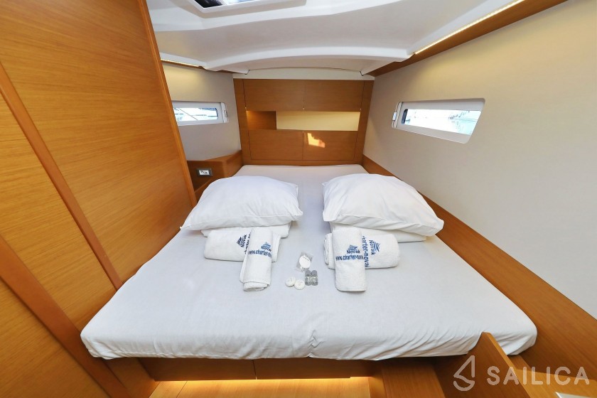 Sun Odyssey 410 - Yacht Charter Sailica