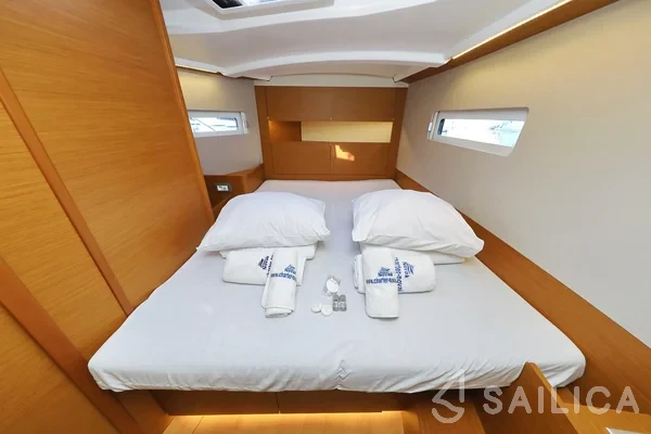 Sun Odyssey 410 - Yacht Charter Sailica