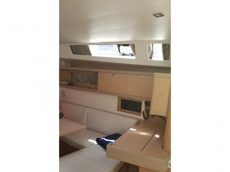 Oceanis 45 - Yacht Charter Sailica