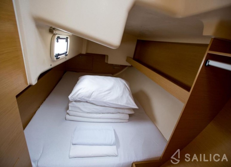 Elan 350 Performance - Yacht Charter Sailica