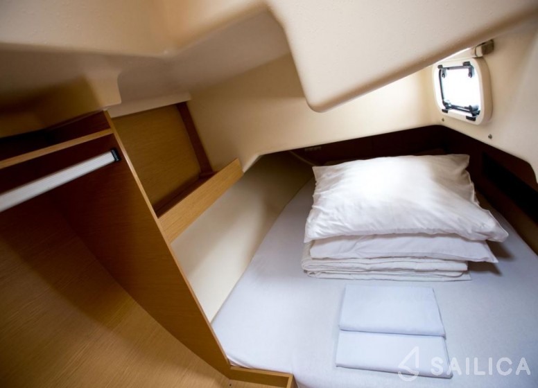 Elan 350 Performance - Yacht Charter Sailica