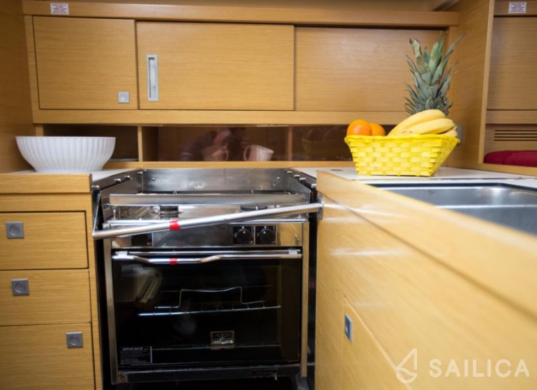 Elan 350 Performance - Yacht Charter Sailica