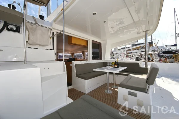 Lagoon 400 S2 - Yacht Charter Sailica