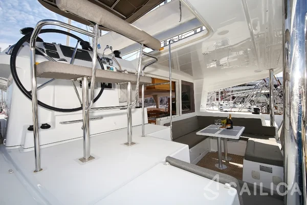 Lagoon 400 S2 - Yacht Charter Sailica