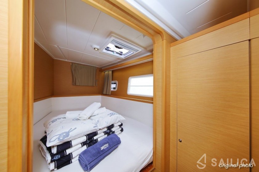 Lagoon 400 S2 - Yacht Charter Sailica