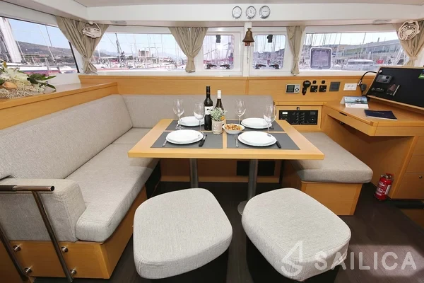 Lagoon 400 S2 - Yacht Charter Sailica