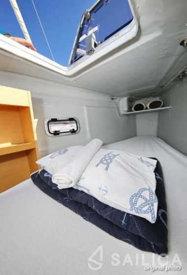 Lagoon 400 S2 - Yacht Charter Sailica
