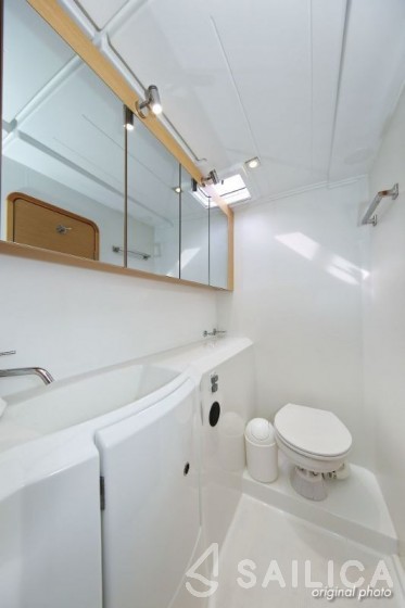 Lagoon 400 S2 - Yacht Charter Sailica
