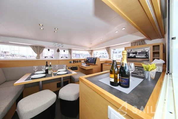 Lagoon 400 S2 - Yacht Charter Sailica