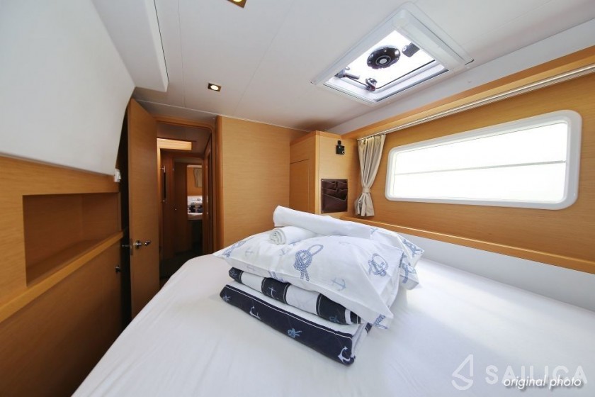 Lagoon 400 S2 - Yacht Charter Sailica