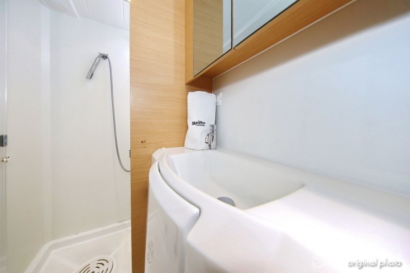 Lagoon 400 S2 - Yacht Charter Sailica