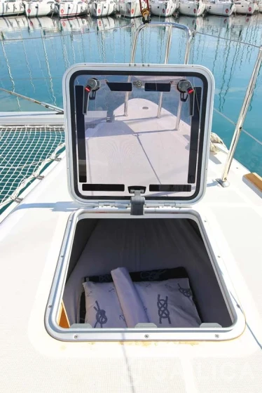 Lagoon 400 S2 - Yacht Charter Sailica