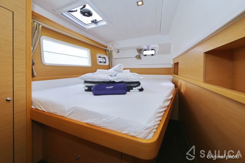 Lagoon 400 S2 - Yacht Charter Sailica